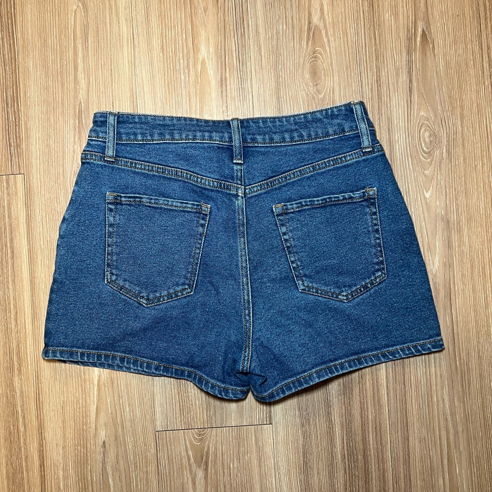 Short Blue Denim Shorts Size 4 - Picture 2 of 6